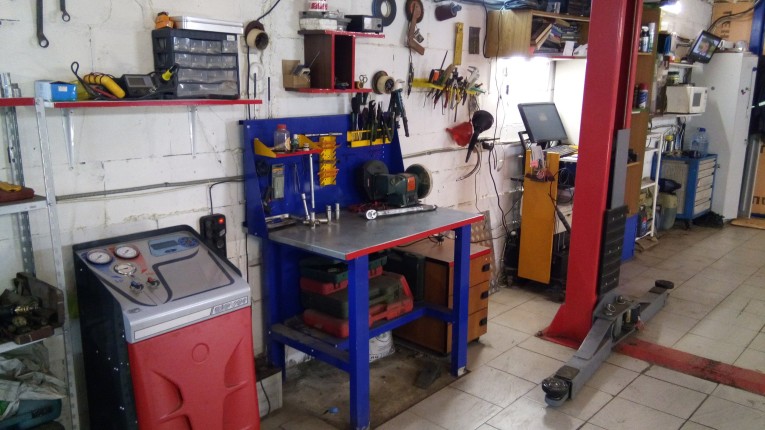 Верстак-стол бестумбовый ВП-1 с экраном купить в Саратове