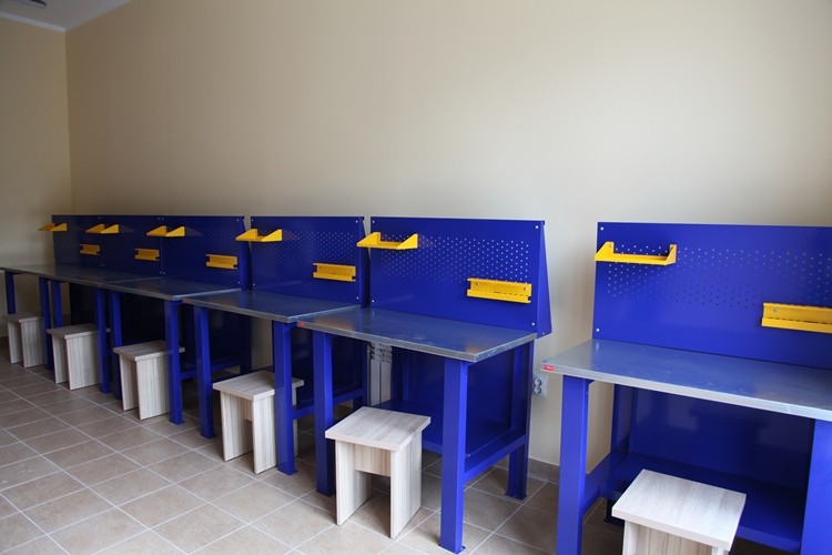 Верстак-стол бестумбовый ВП-1 с экраном купить в Саратове